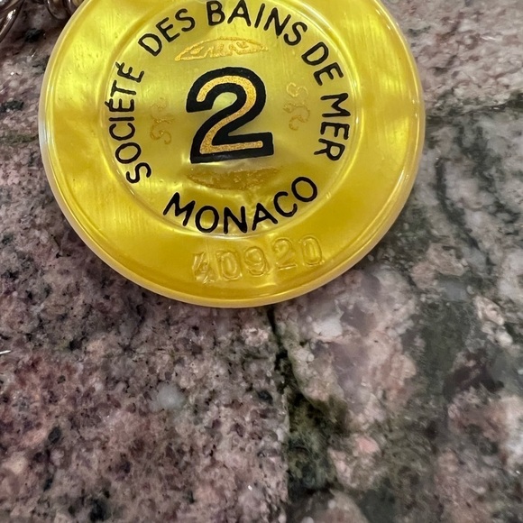 SOCIETE des bains de mer Monaco yellow key chain - Picture 4 of 4